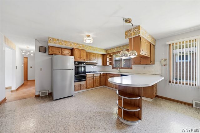 26 Brian Lane, West Seneca, NY 14224