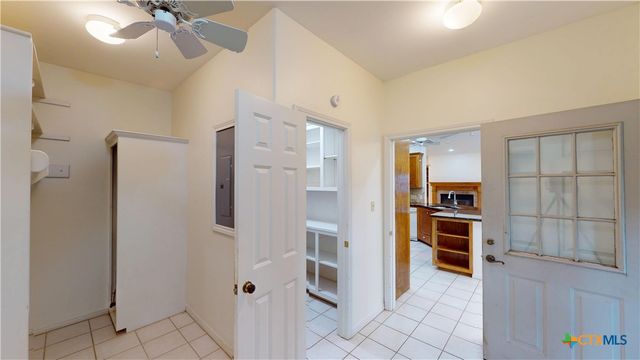 234 Lakeview Drive, Victoria, TX 77905