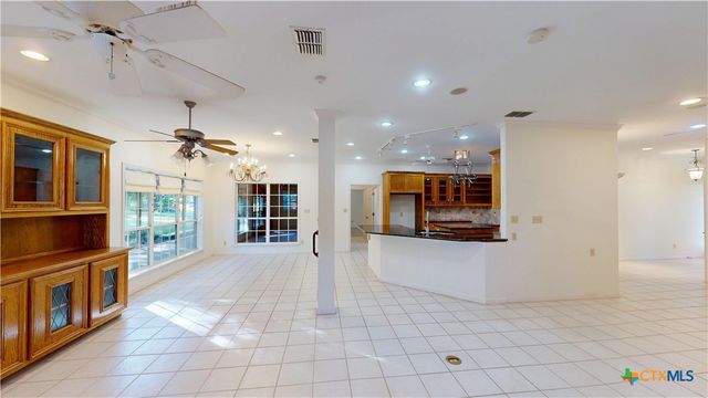 234 Lakeview Drive, Victoria, TX 77905