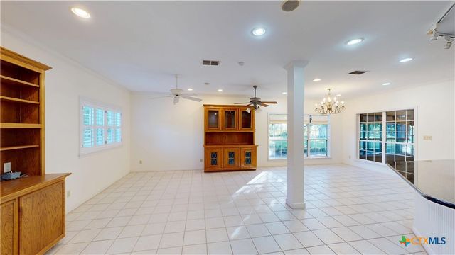 234 Lakeview Drive, Victoria, TX 77905