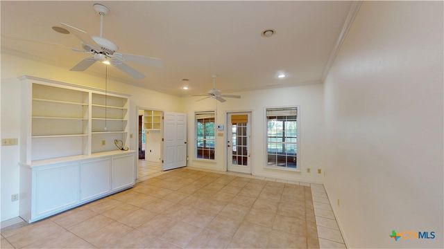 234 Lakeview Drive, Victoria, TX 77905