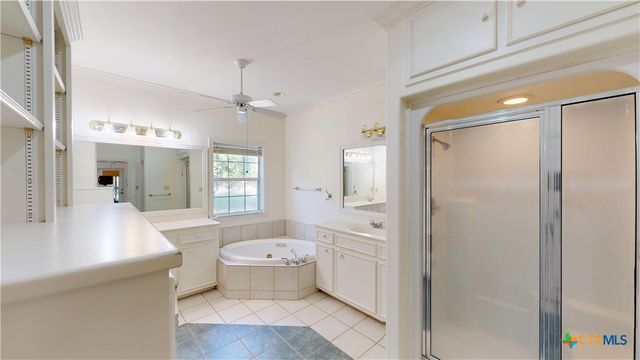 234 Lakeview Drive, Victoria, TX 77905