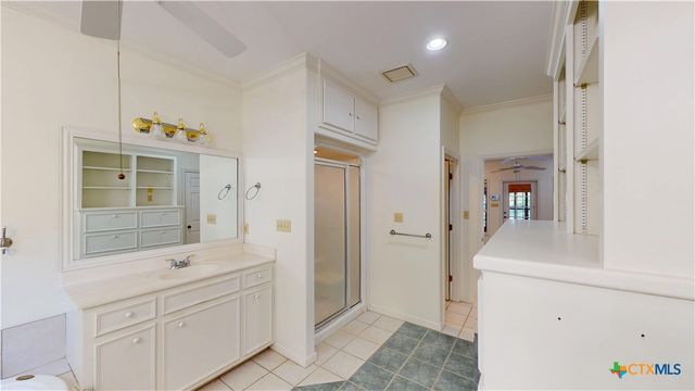 234 Lakeview Drive, Victoria, TX 77905