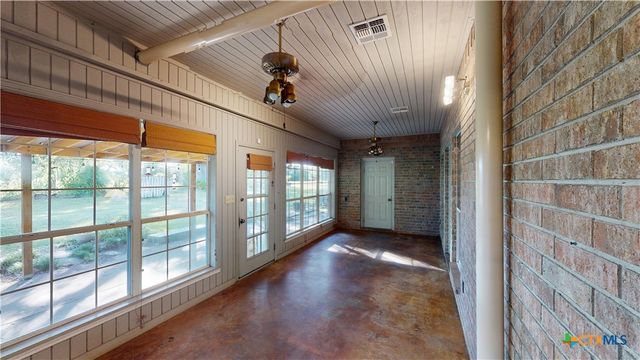234 Lakeview Drive, Victoria, TX 77905