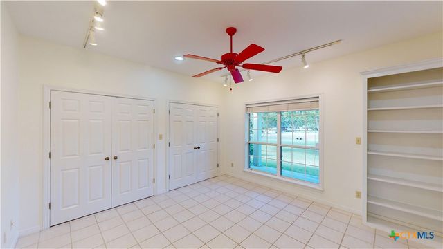 234 Lakeview Drive, Victoria, TX 77905