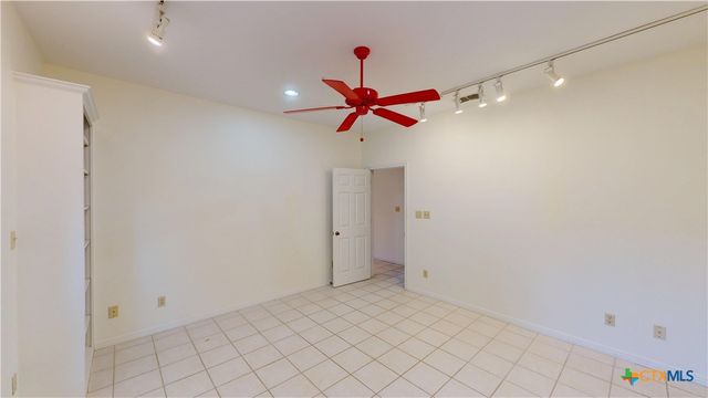 234 Lakeview Drive, Victoria, TX 77905