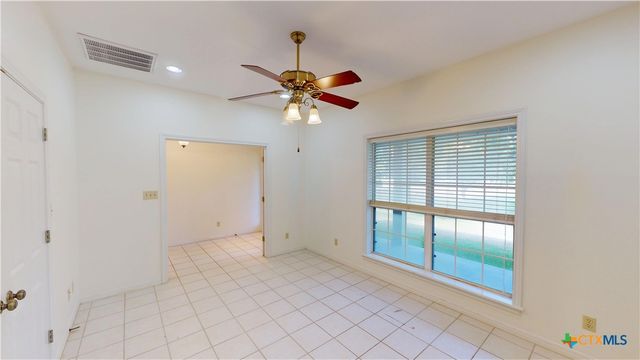 234 Lakeview Drive, Victoria, TX 77905