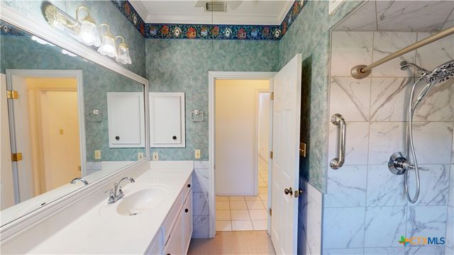 234 Lakeview Drive, Victoria, TX 77905