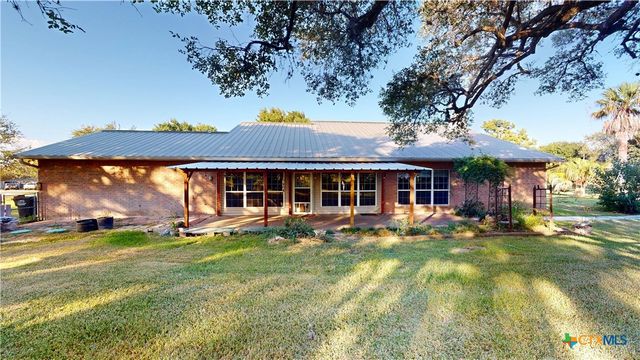 234 Lakeview Drive, Victoria, TX 77905
