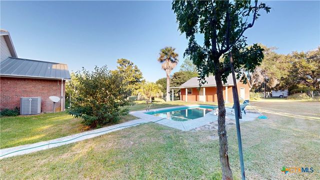 234 Lakeview Drive, Victoria, TX 77905