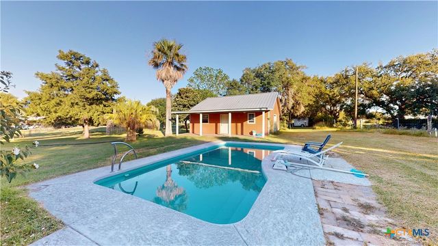 234 Lakeview Drive, Victoria, TX 77905
