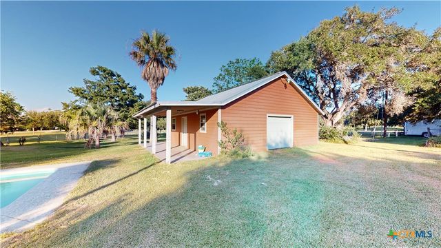 234 Lakeview Drive, Victoria, TX 77905