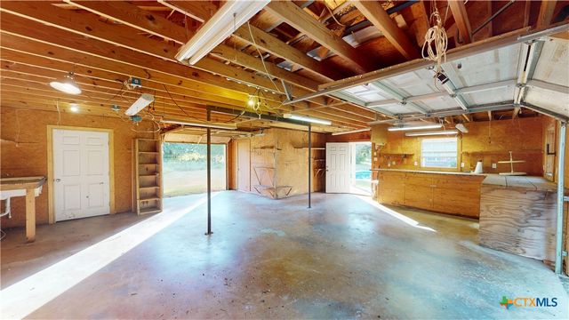 234 Lakeview Drive, Victoria, TX 77905