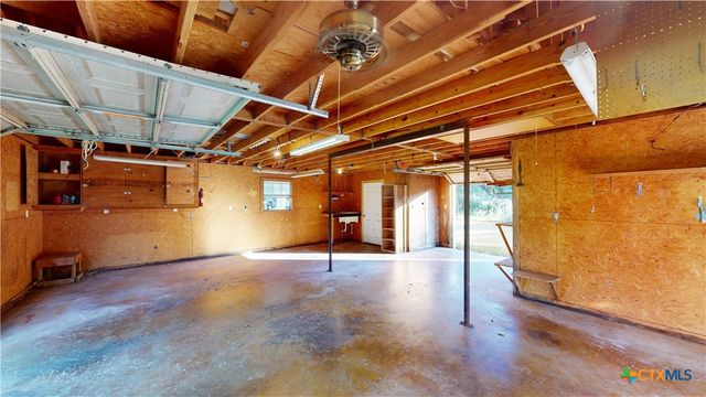 234 Lakeview Drive, Victoria, TX 77905