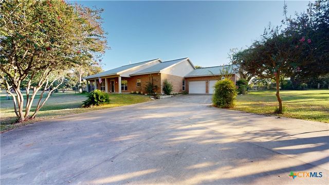 234 Lakeview Drive, Victoria, TX 77905