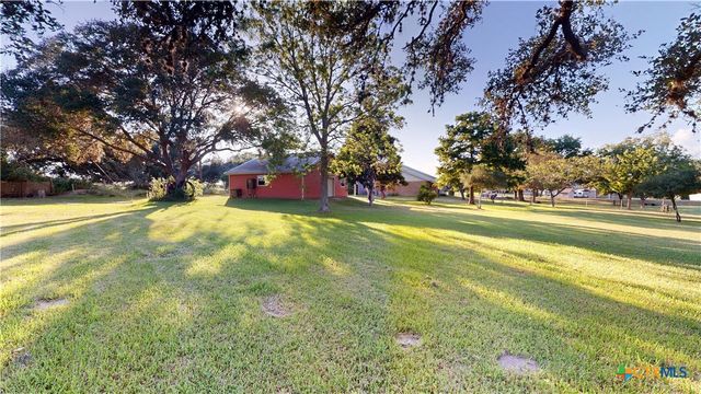 234 Lakeview Drive, Victoria, TX 77905