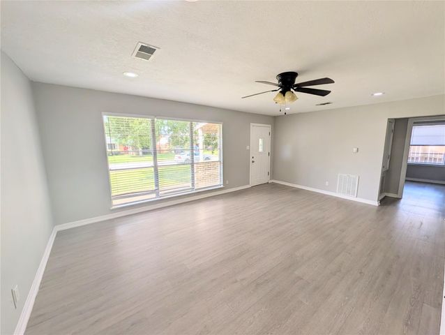 2819 Dragonwick Drive, Houston, TX 77045