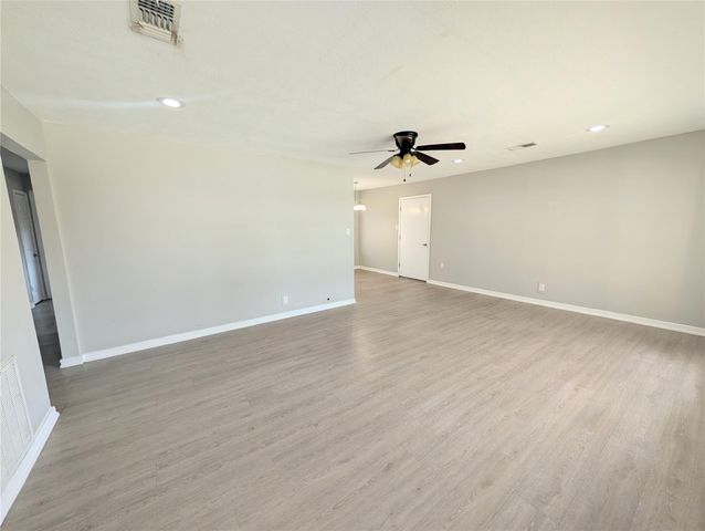 2819 Dragonwick Drive, Houston, TX 77045