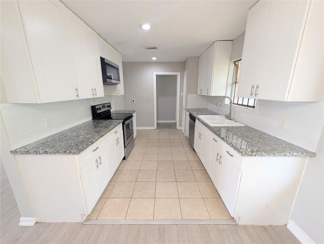 2819 Dragonwick Drive, Houston, TX 77045