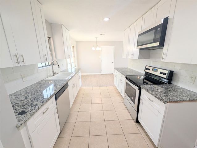 2819 Dragonwick Drive, Houston, TX 77045