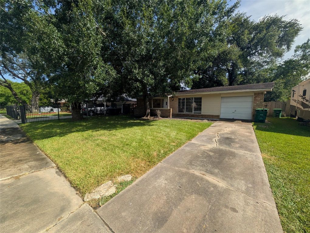 2819 Dragonwick Drive, Houston, TX 77045