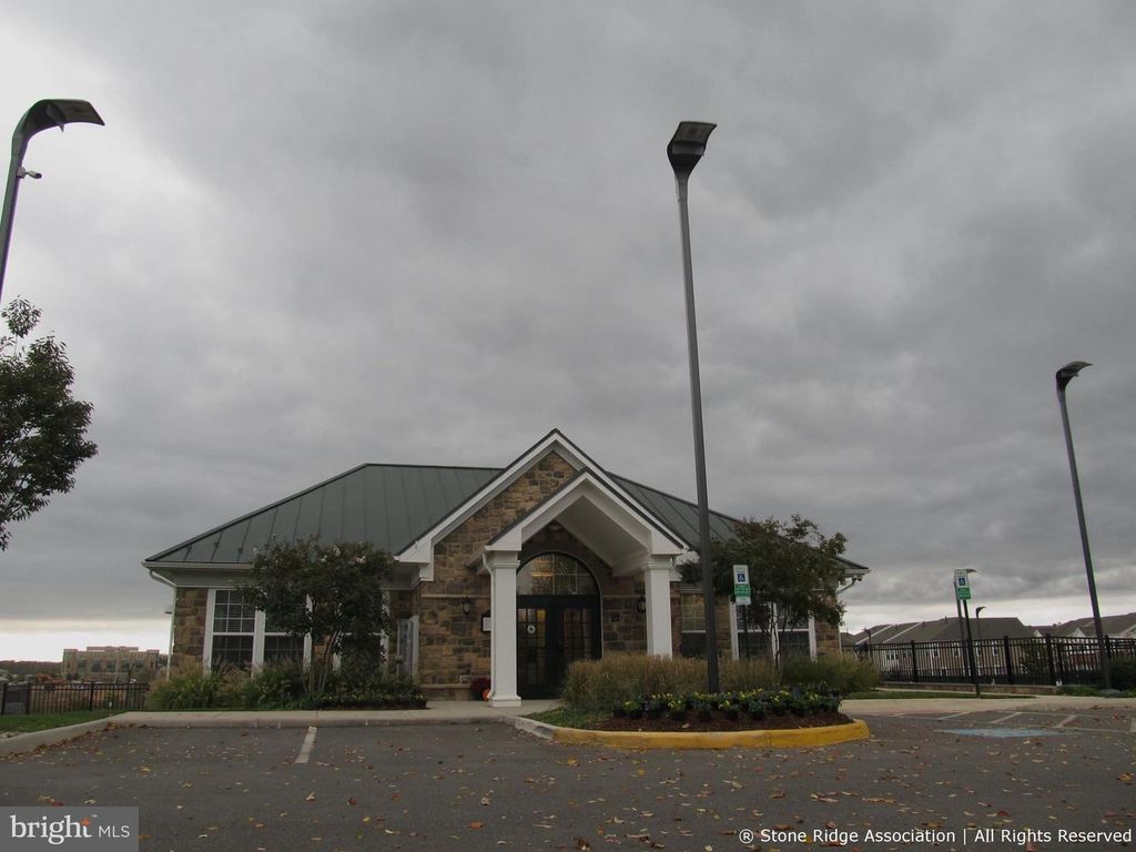 24628 BYRNE MEADOW SQ #300, Aldie, VA 20105