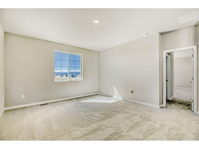 228 Sugar Beet Ln, Berthoud, CO 80513