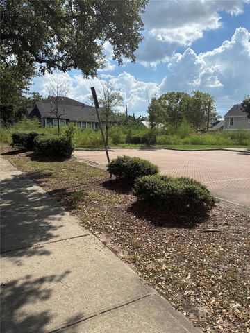 1143 Yale Street, Hockley, TX 77008