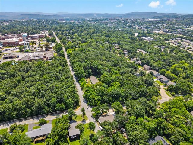 208 W Sycamore Street, Fayetteville, AR 72703