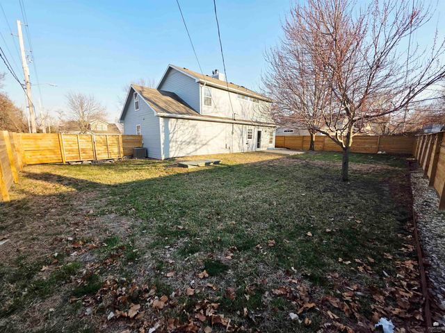 2519 Nutmeg, Manhattan, KS 66502