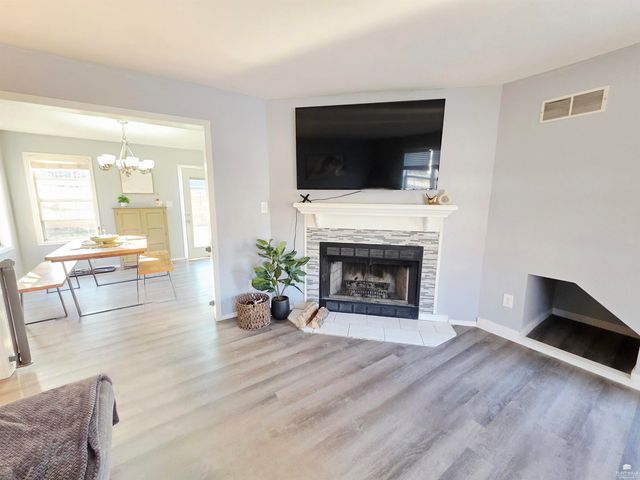 2519 Nutmeg, Manhattan, KS 66502