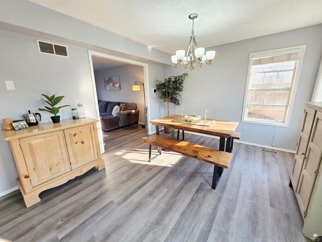 2519 Nutmeg, Manhattan, KS 66502