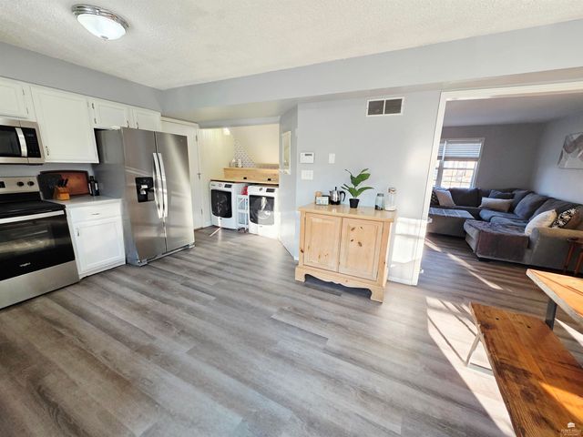 2519 Nutmeg, Manhattan, KS 66502