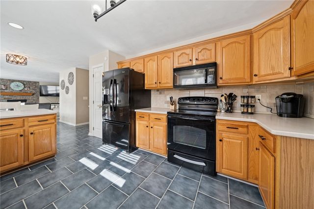 227 Sandworks Rd, Hempfield Twp, PA 15639