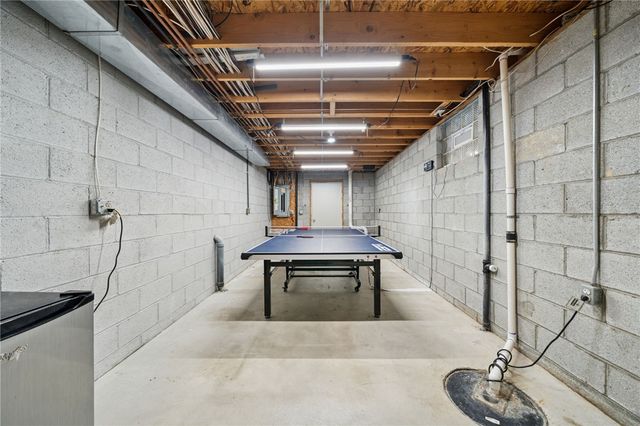 227 Sandworks Rd, Hempfield Twp, PA 15639