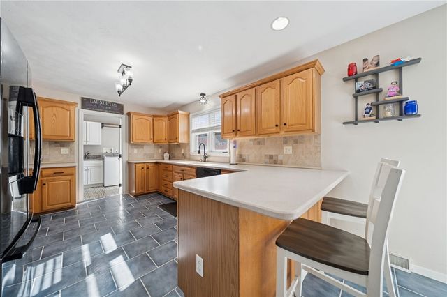 227 Sandworks Rd, Hempfield Twp, PA 15639