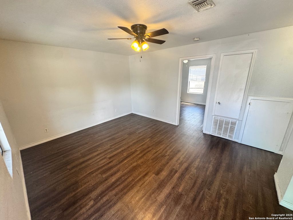 830 W Hutchins Pl Apt 6, San Antonio, TX 78221