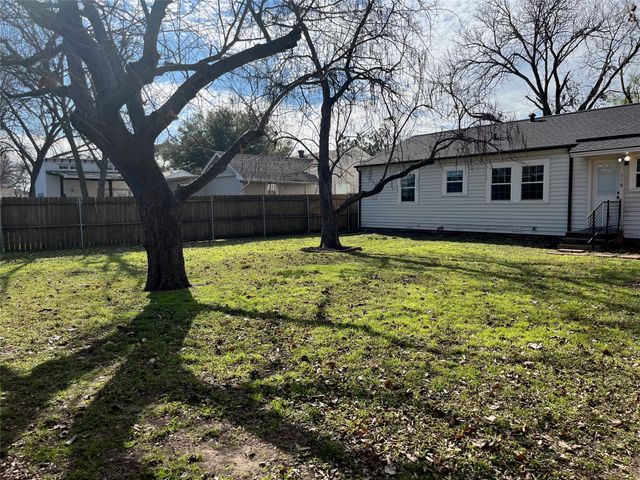 118 Nichols Street, Irving, TX 75060