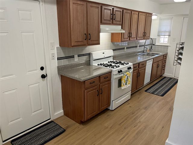 118 Nichols Street, Irving, TX 75060
