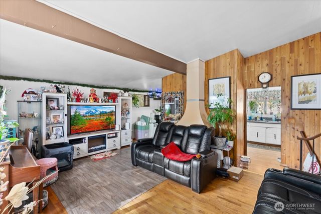 14347 Ashworth Avenue N, Seattle, WA 98133