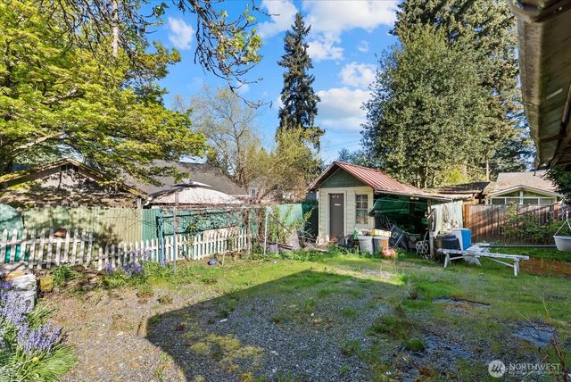 14347 Ashworth Avenue N, Seattle, WA 98133