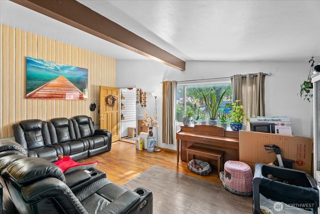 14347 Ashworth Avenue N, Seattle, WA 98133