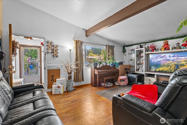 14347 Ashworth Avenue N, Seattle, WA 98133