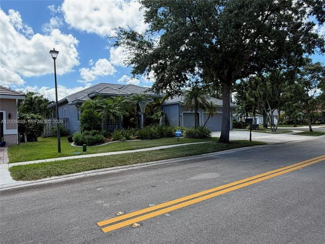 2242 NW 129th Ave, Pembroke Pines, FL 33028