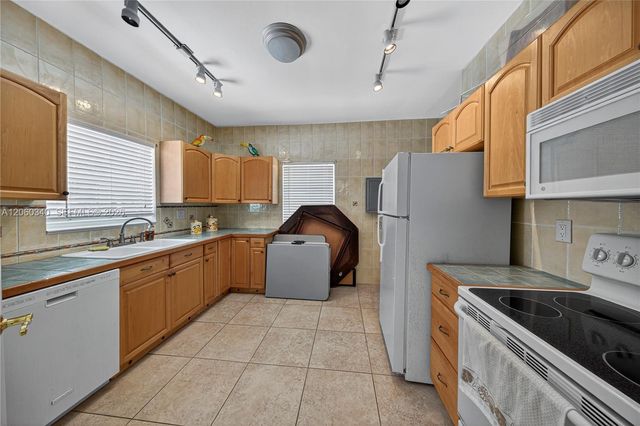 1541 S Ocean Blvd Apt 313, Lauderdale By The Sea, FL 33062