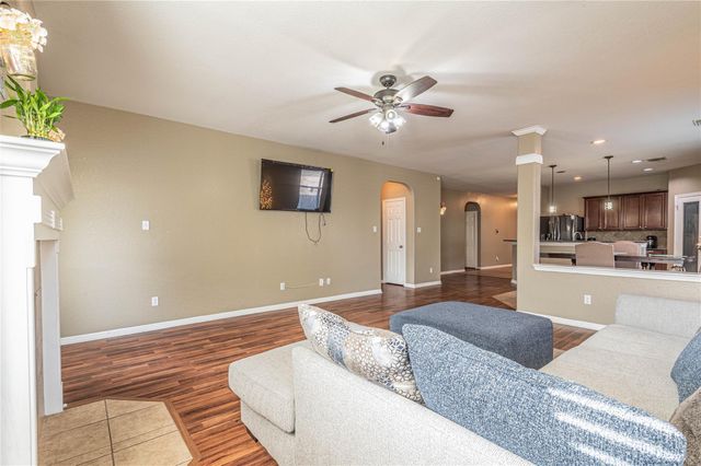 307 Autumn Creek Lane, Richmond, TX 77406