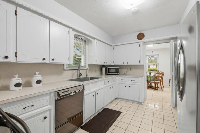 1718 Droxford Drive, Houston, TX 77008