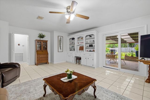 1718 Droxford Drive, Houston, TX 77008