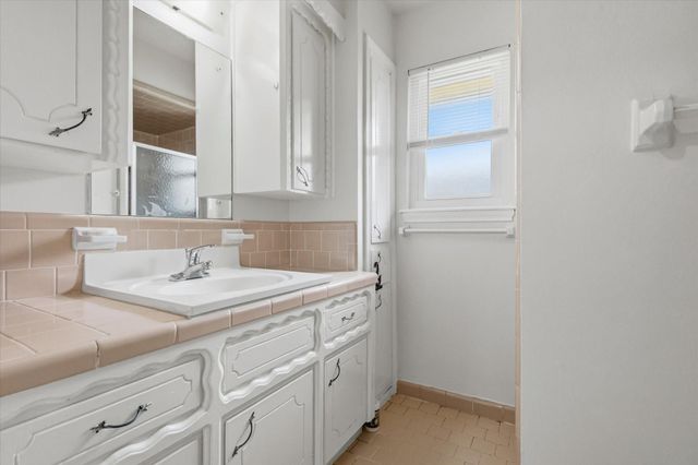 1718 Droxford Drive, Houston, TX 77008