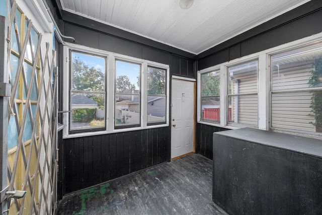 7643 S Paxton Avenue, Chicago, IL 60649